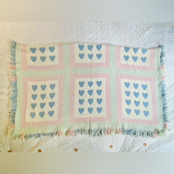 Vintage reversible multi-color pastel heart throw blanket - Picture 3 of 6